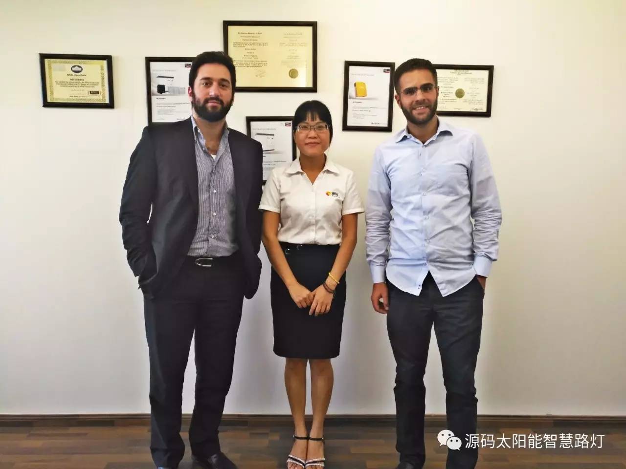 太陽能路燈，太陽能平板燈，光伏產(chǎn)業(yè)，綠色節(jié)能，太陽能路燈廠家