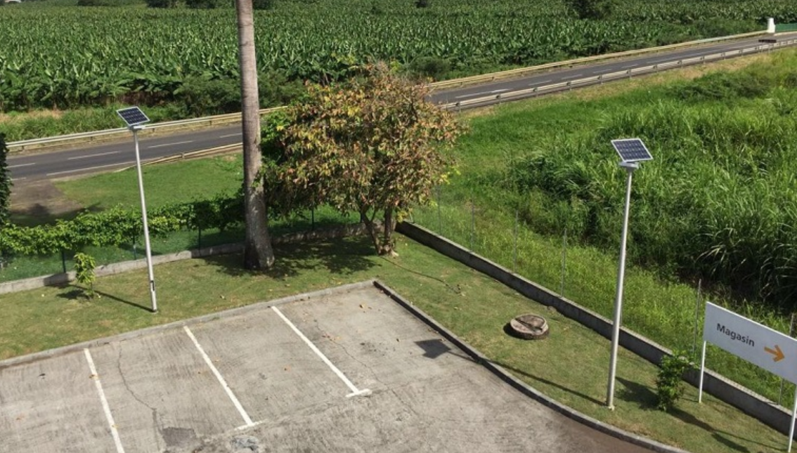 太陽能路燈亮燈時長如何調整?